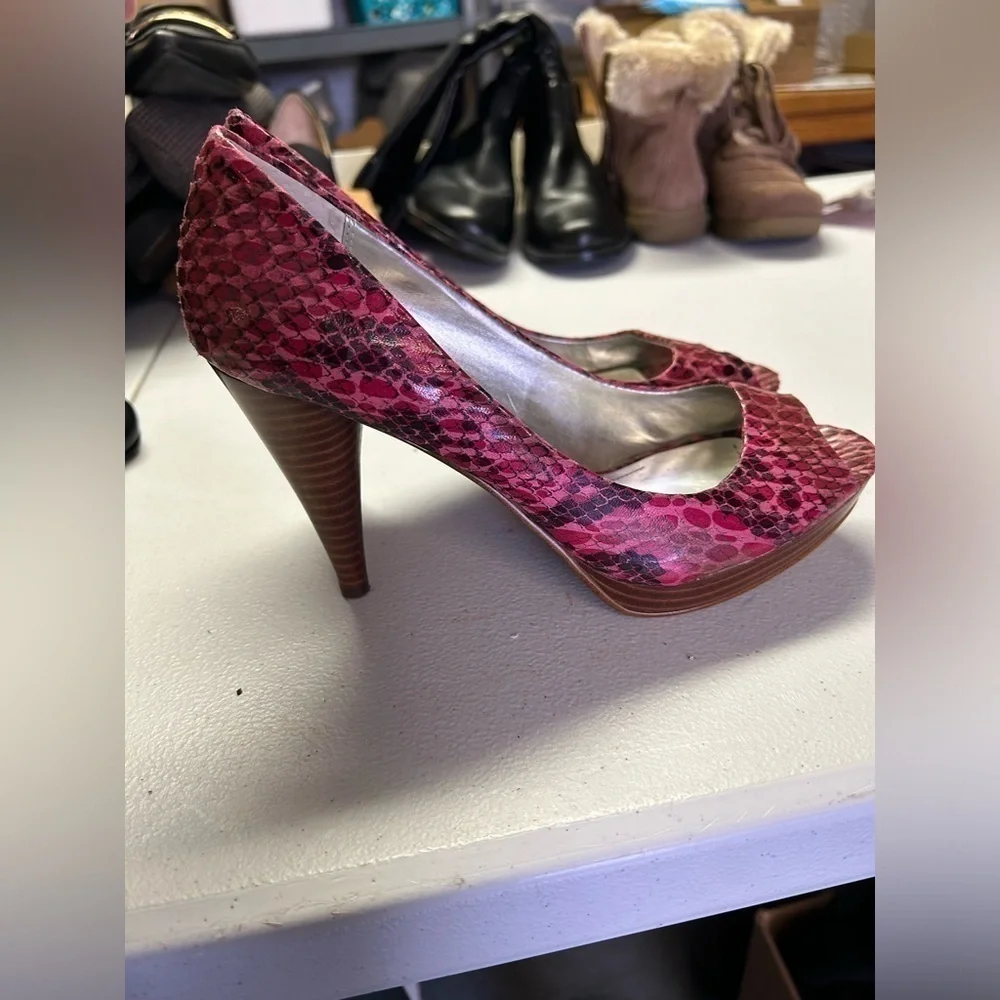 STYLE & CO Celine Heels, Pink Reptile Pattern, 3.25 in Heel Peep Toe - Picture 7 of 8